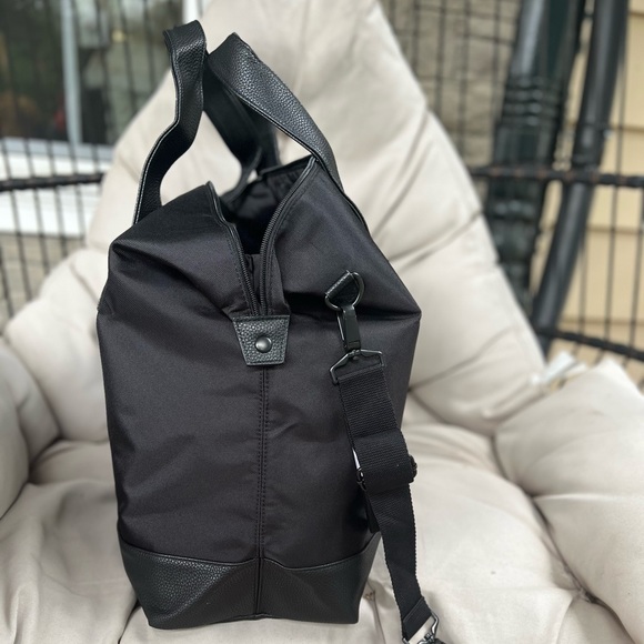 YVES SAINT LAUREN PERFUME BLACK TRAVEL BAG - Picture 14 of 16